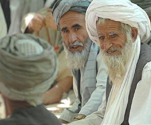 Pentagon chief, Afghans discuss US role after 2014