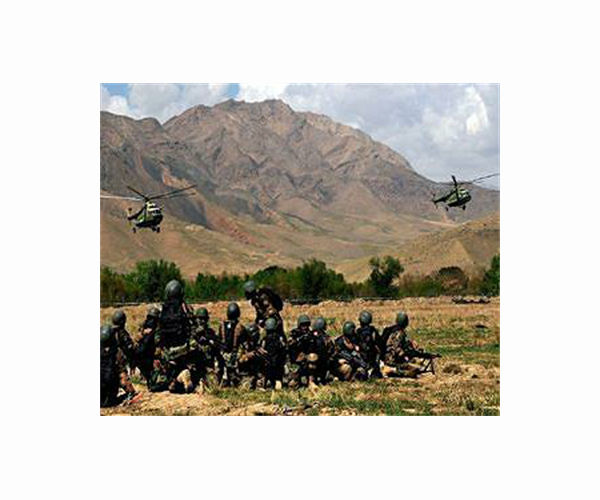 Helicopter crashes with India military chief on board