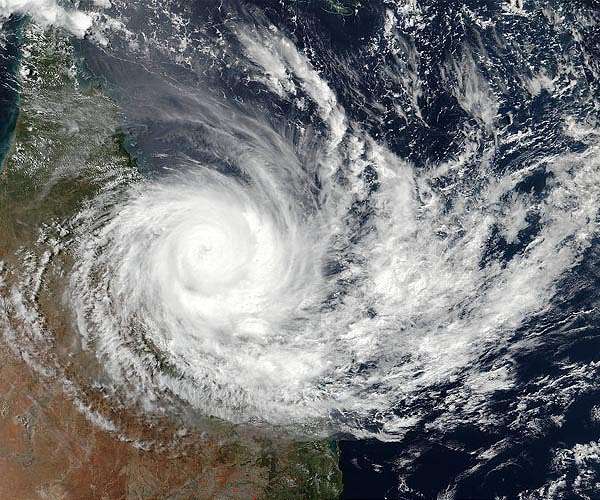 Cyclone Kirrily to make landfall in northeast Australia