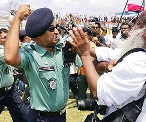Bangladeshi protesters clash with police