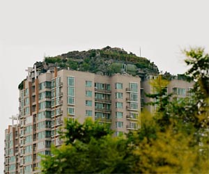 China's latest rooftop building: a temple