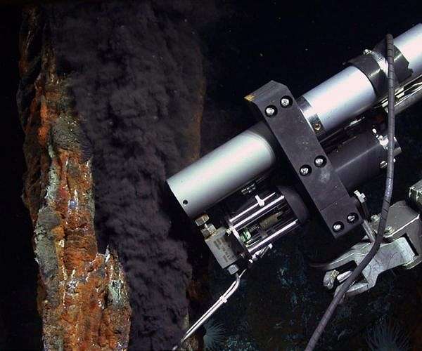 Study links Europa's quiet seafloor to hidden potential for life