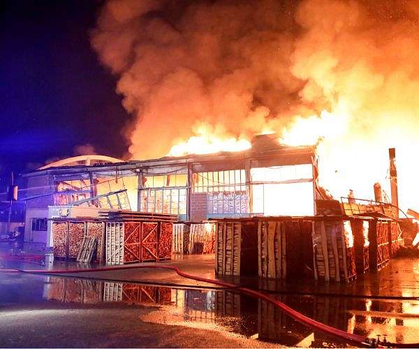 Grief, anger at Iraq mass for victims of wedding fire