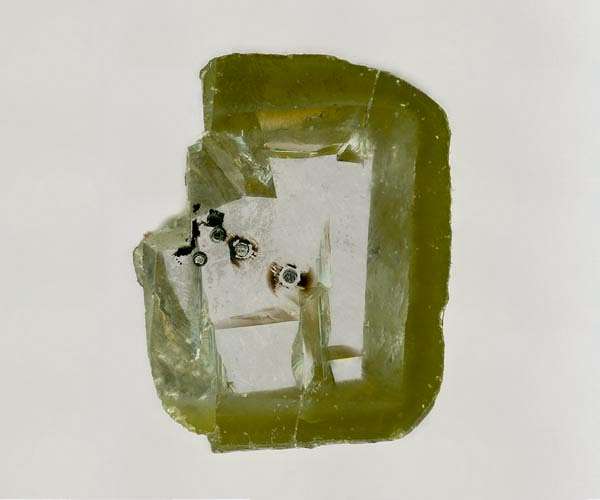 Research in Brief: First-ever interior Earth mineral discovered in nature