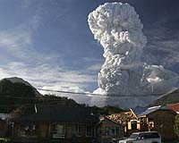Southern Chile volcano erupts with renewed strength