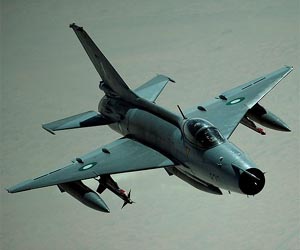 Four injured in China fighter jet crash: reports