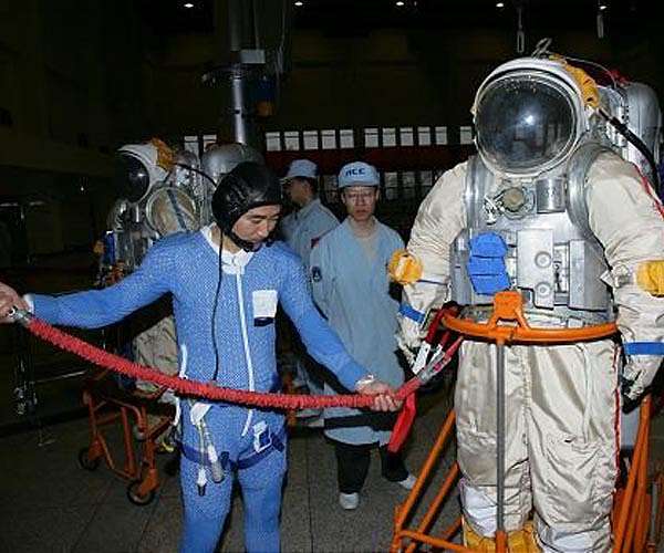 Retired EVA workhorse to guide China's next-gen spacesuit and lunar gear