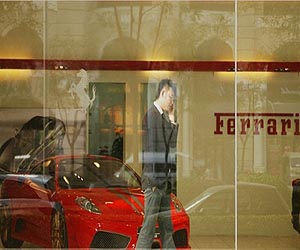 China censors survey of officials' luxury watches