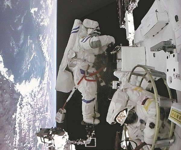 China begins search for fourth astronaut generation