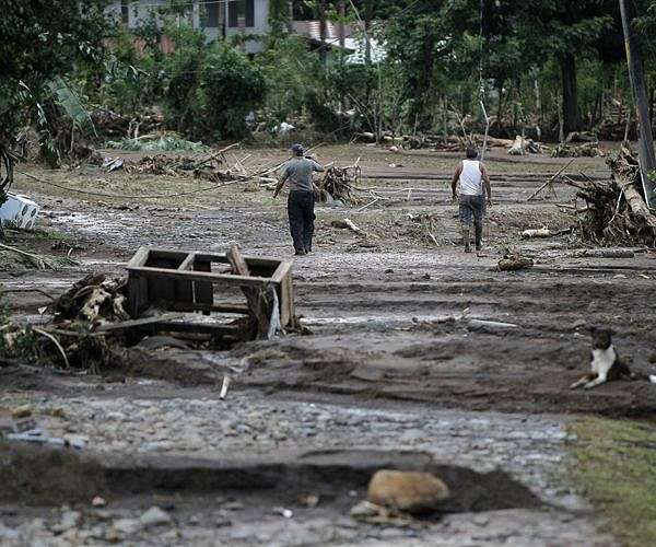 Iota, weakened but deadly, rips through Central America