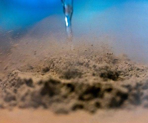 Liquid nitrogen spray could clean up stubborn moon dust