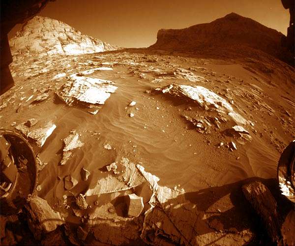Out of the Shadows of the Maria Gordon notch: Sols 3328-3329