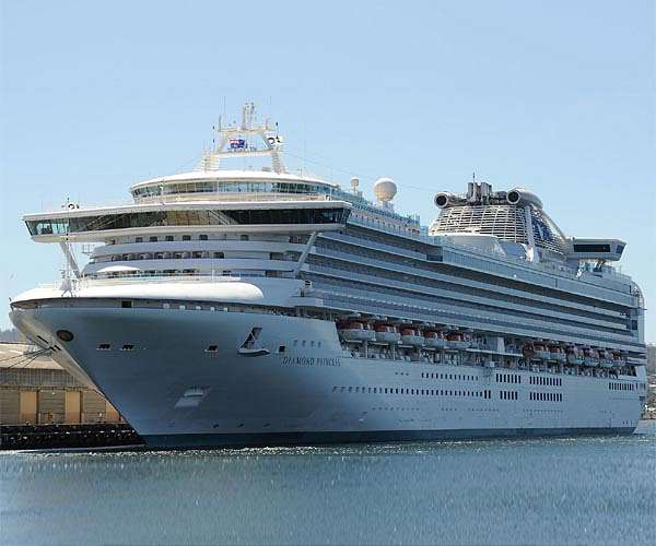 Environmental protesters block French cruise liner port