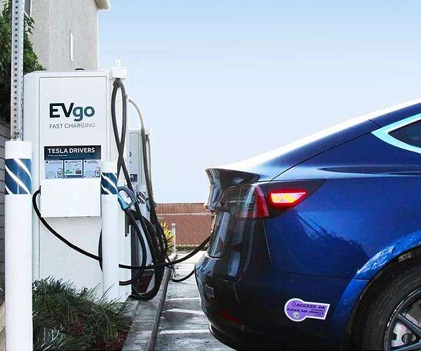 Electric car sales gain pace despite hurdles