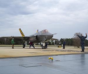 F-35C CF-1 Catapult Hookup