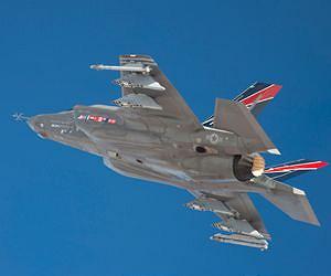 United Kingdom's First Lockheed Martin F-35 Makes Inaugural Flight