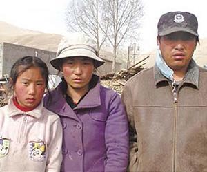 Smaller families increases descendant wealth but reduces evolutionary success