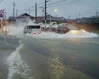 Hundreds trapped as floods sweep Japan