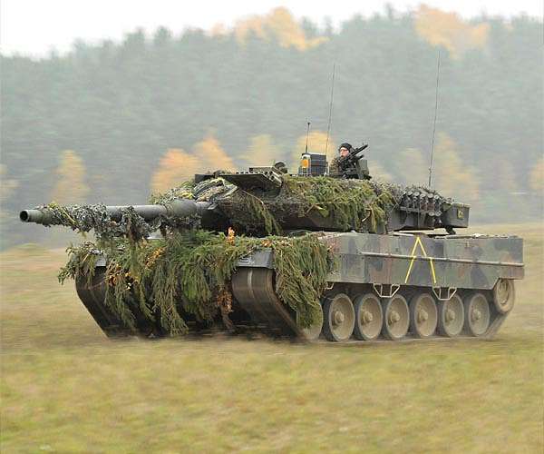 Germany says goodbye to Ukraine-bound tanks