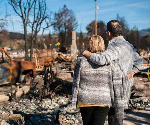 Press takes aim at Greek gov't over Athens inferno