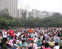 Hong Kong domestic helpers jump in deep end