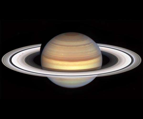 Hubble captures the start of a new spoke season at Saturn