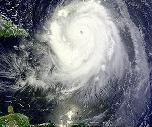 Hurricane Earl menaces US East Coast