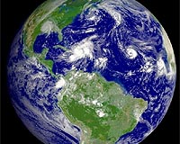 Ike strengthens to hurricane status