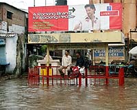India Flood Survivors Struggle To Burn Or Bury Dead