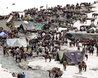 Hundreds of thousands still stranded by killer Kashmir floods
