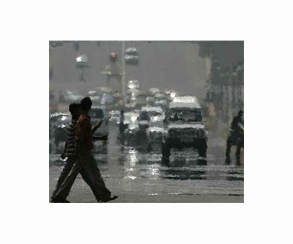 Delhi fears the worst amid smog cloud and coronavirus wave