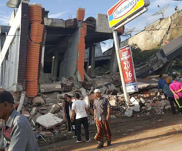 Hunt for buried survivors after Indonesia quake kills 252