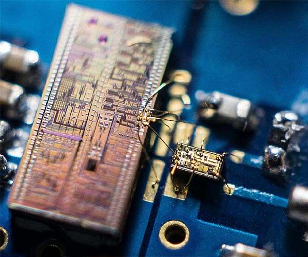 Tiny device enables new record in super-fast quantum light detection