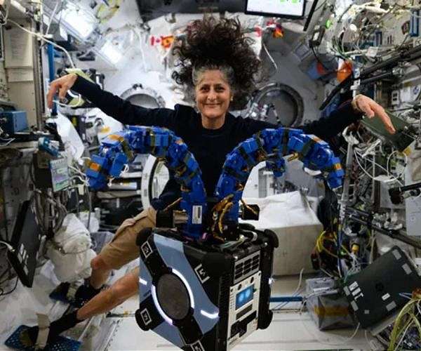 NASA again delays return of astronauts stranded on space station