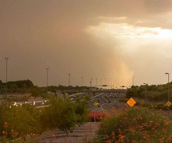 Iraq sandstorm grounds flights, sends 1,000 to hospitals