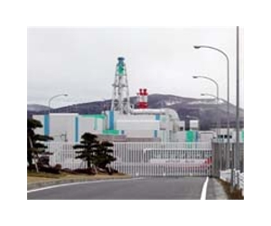 Japan scrambles to stop quake-hit nuke plant accidents