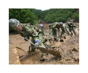 Japan to deploy 100,000 troops on quake aid