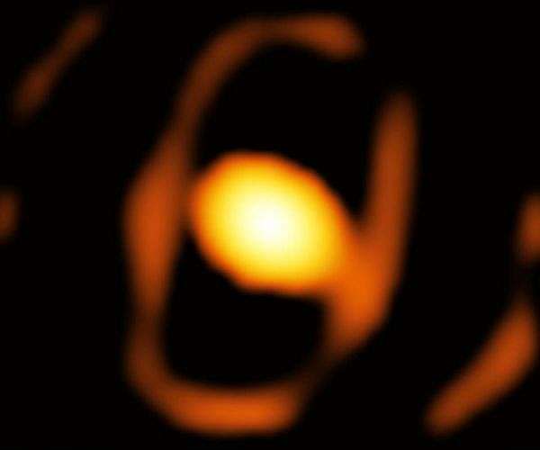 Astronomers capture detailed image of distant dying star