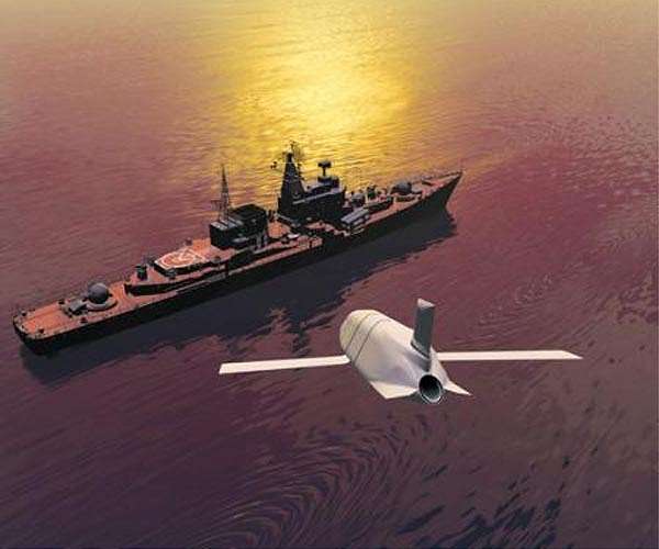 Britain, France strike deal to develop new missiles