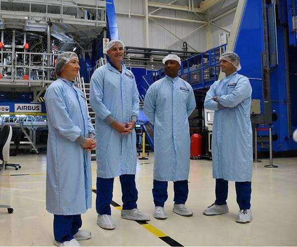 Moon crew visits European powerhouse