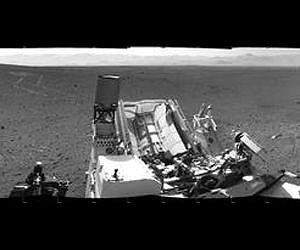 Curiosity Has a Photo Day