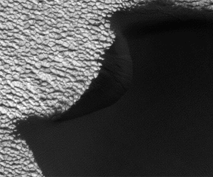 MRO Catches Mars Sand Dunes in Motion