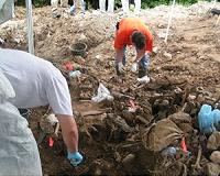 Bomb-rigged mass grave of IS's victims found in Iraq