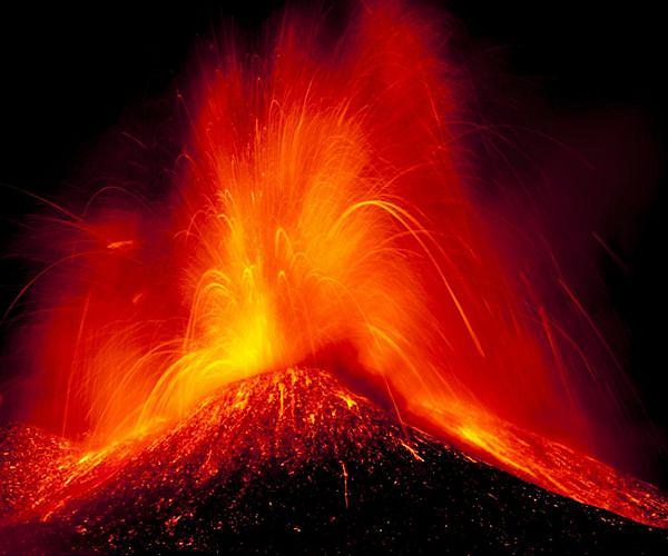 Etna eruption forces closure of Sicily's Catania airport