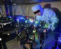 Researchers develop nanoparticle films for high-density data storage