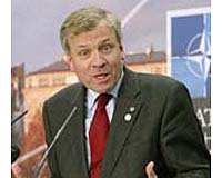 NATO Urges Russia Not To Abandon Arms Treaty