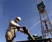 Oil markets holding steady on mixed economic news