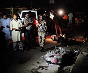 Bomb kills one, wounds 16 in Pakistan's Karachi