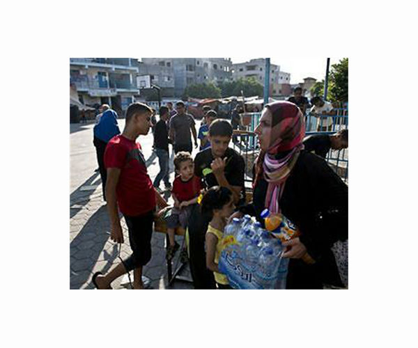 Desperate search: Gazans scour ruins for water