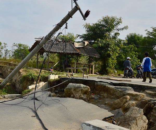 Aftershocks shake Japan after quake kills one, destroys homes